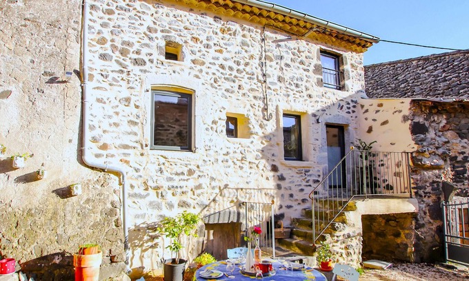 Rochessauve House | Beautiful home in Rochessauve with WiFi