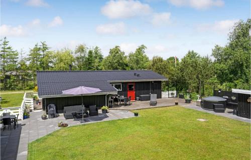 Skjern House | Beautiful Home In Skjern With Kitchen