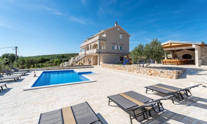 Posedarje House | Beautiful home in Slivnica with WiFi