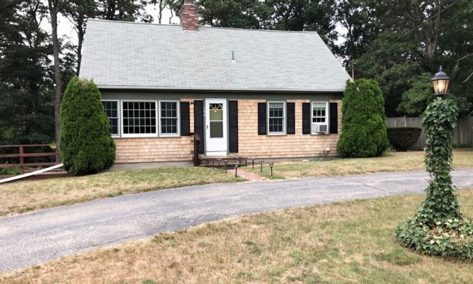 Yarmouth Port House | Beautiful home in the heart of Cape Cod. Close to beaches, restaurants and more!