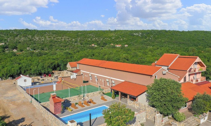 Trilj House | Beautiful home in Ugljane with WiFi