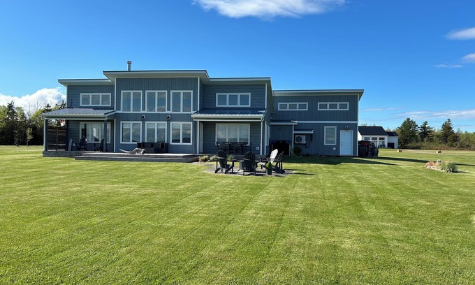 St-Nicholas House | Beautiful Home located right on the ocean, private beach and year round Hot Tub!
