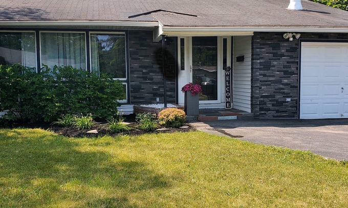 Syracuse House | Beautiful home near Drumlins Country Club/SU