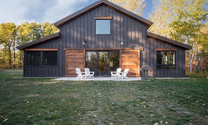 Roberts House | Beautiful home on 16 acres with private access to Rock Creek!