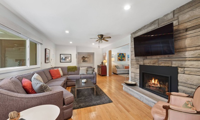 Michiana House | Beautiful home two blocks from the Lake Michigan shoreline. Perfect for large or multiple families.