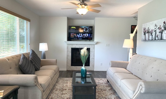 Urbandale House | Beautiful home with 4 bedrooms