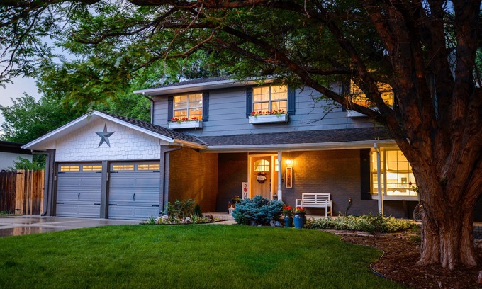 Columbine House | Beautiful home with huge backyard in the heart of Littleton