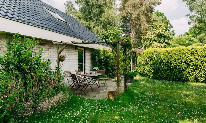 Reutum House | Beautiful home with large garden in Twente