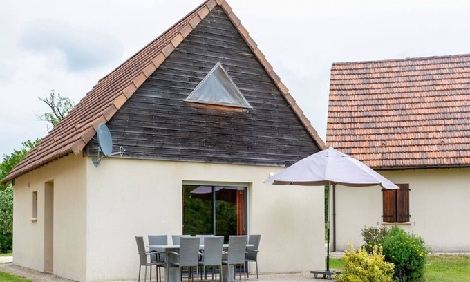 Lacapelle-Marival House | Beautiful house on holiday park with large pool