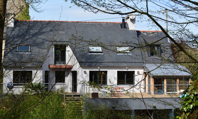 Lehon House | BEAUTIFUL HOUSE IN DINAN WITH LARGE TERRACE AND SPACIOUS ROOMS