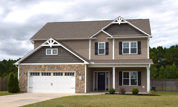 Hubert House | Beautiful house in highly sought-after neighborhood of Peytons’ Ridge, Hubert