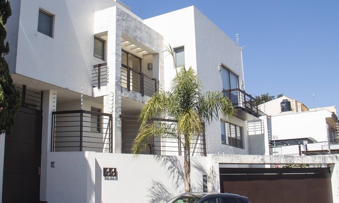 Bosques de las Lomas House | Beautiful House In A Residential Neighborhood/ Hermosa casa en zona residencial