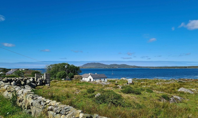 Connemara House | Beautiful house with stunning views of the sea and mountains