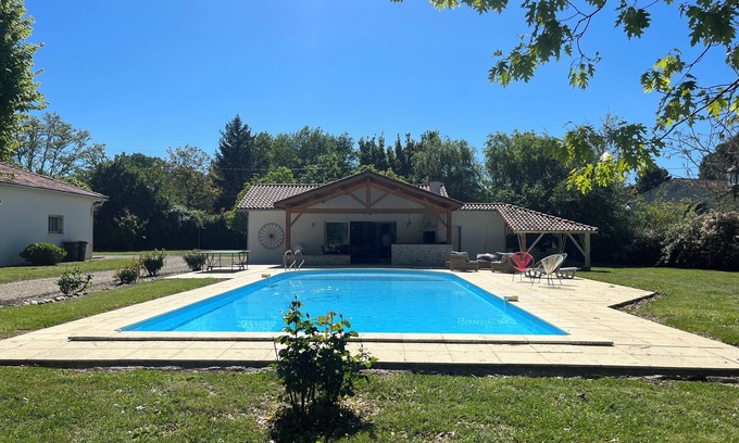 Brax House | Beautiful house with pool