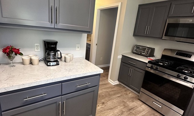 Glennville House | Beautiful in town accommodations, spacious, private backyard.