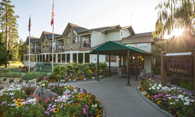 Columbia Falls Hotel | Beautiful Inn Room At Meadow Lake Resort