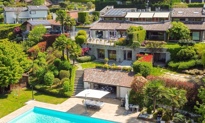 Casnate Con Bernate Villa | Beautiful villa with private pool, WIFI, A/C, TV, patio, pets allowed and panoramic view