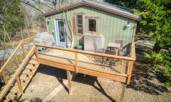 Goreville Cabin | Beautiful Jaybird Treehouse