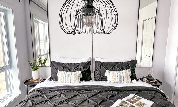 Cote-Des-Neiges—Notre-Dame-De-Grace Apartment | Beautiful King Designer Suite with Office Gym indoor Parking
