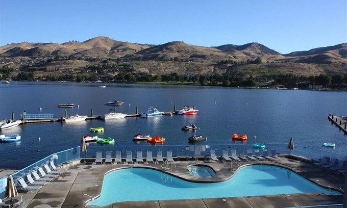 Chelan Condo | Beautiful Lake Chelan Condo, 2 Bedroom, 2 Bath, Sleeps 6.