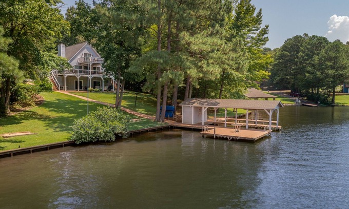 Quail Ridge House | Beautiful Lake Front in Quiet Cove, Convenient to Boat Ramp, Dining & Shopping