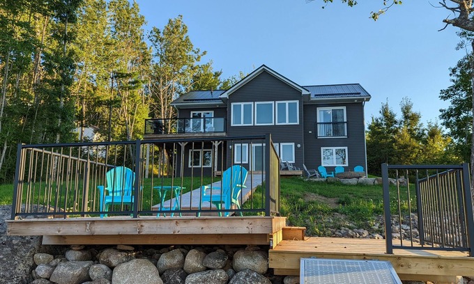 Lunenburg County House | Beautiful Lakefront Home with 5 Bed/3 Baths, WiFi, tons of amenities!