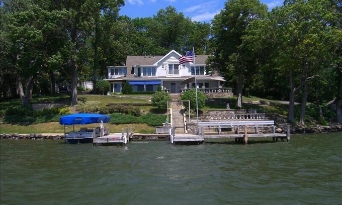 Lauderdale Lakes House | Beautiful Lakefront Home on Lauderdale Lakes!