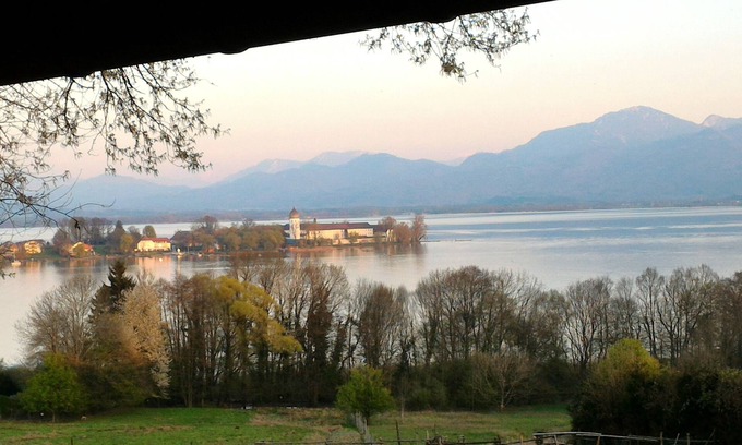 Gstadt Apartment | Beautiful large apartment right on the Chiemsee with a magnificent view