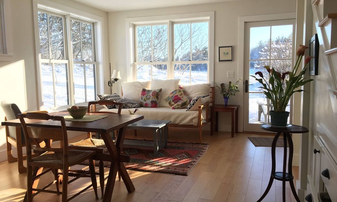 North Ferrisburgh House | Beautiful Light Filled Guesthouse in country