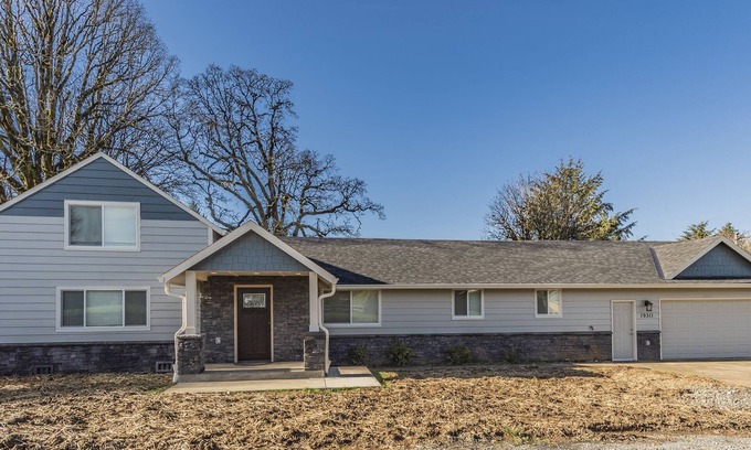 Marylhurst House | Beautiful like new home with a large hot tub in a quiet neighborhood on Acreage.
