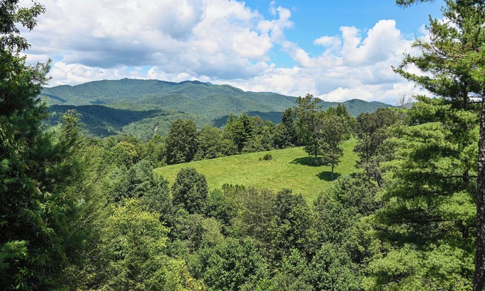 Marble Cabin | Beautiful Lodge - Amazing Views - BRAND NEW HOT TUB