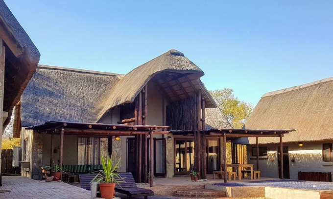 Hoedspruit Bed & Breakfast | Beautiful lodge style guesthouse on Hoedspruit Wildlife Estate