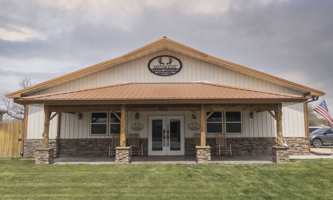 Clay Center House | Beautiful Lodge that sleeps up to 20