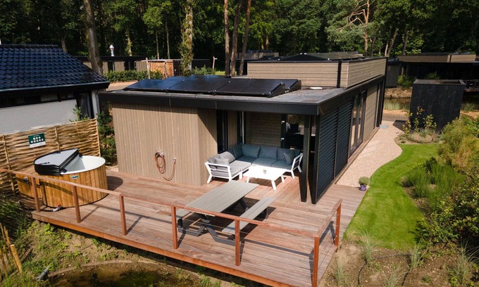Municipality of Rhenen House | Beautiful lodge with hot tub in a holiday park