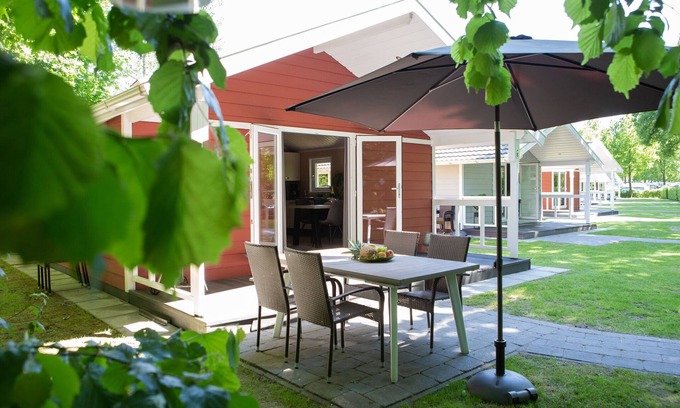 Oirschot Ski Chalet | Beautiful lodge with a nice terrace