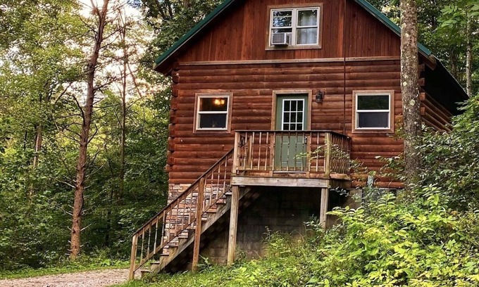 Logan Cabin | Beautiful Log Cabin For Romantic Getaways 20 Acres