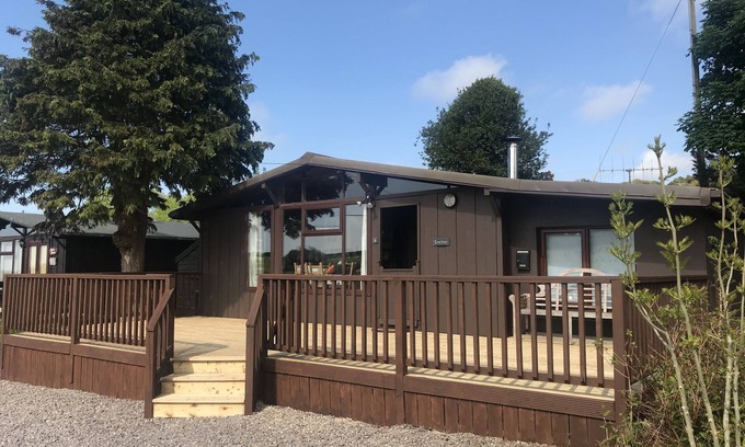 Camp House | Beautiful log cabin, nestled in the quiet mountains overlooking the sea