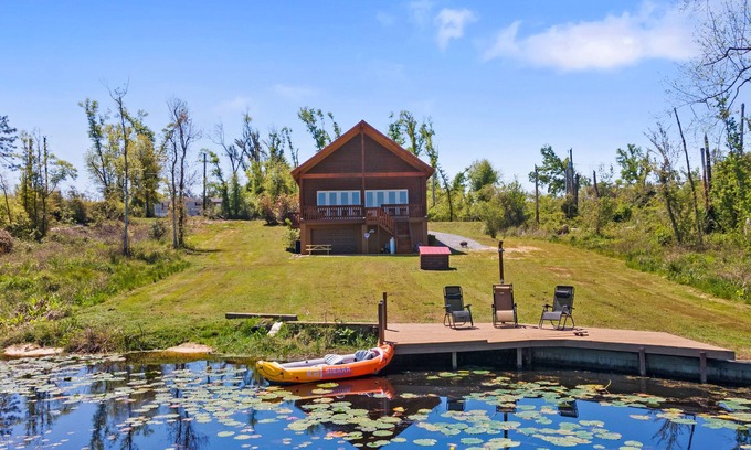 Youngstown House | Beautiful log cabin w/private dock, gameroom, 23mi to beach, 3bd2ba, sleeps 11