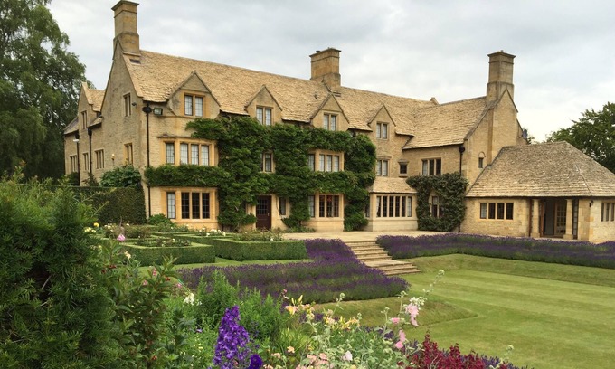 Longborough House | Beautiful Manor House in the Heart of the Cotswolds