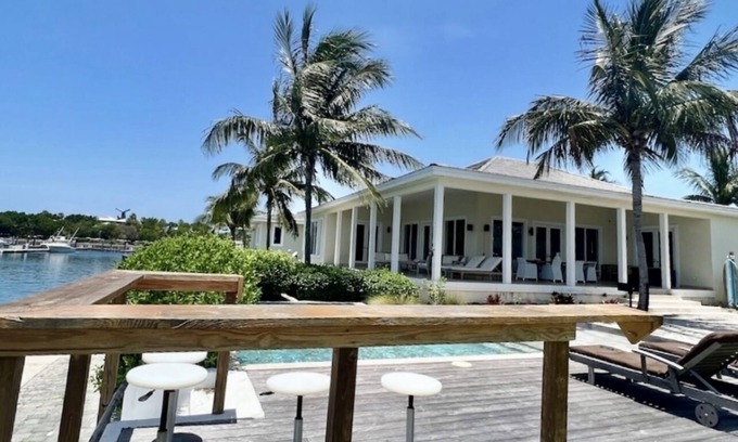 Alice Town House | Beautiful Marina View Estate