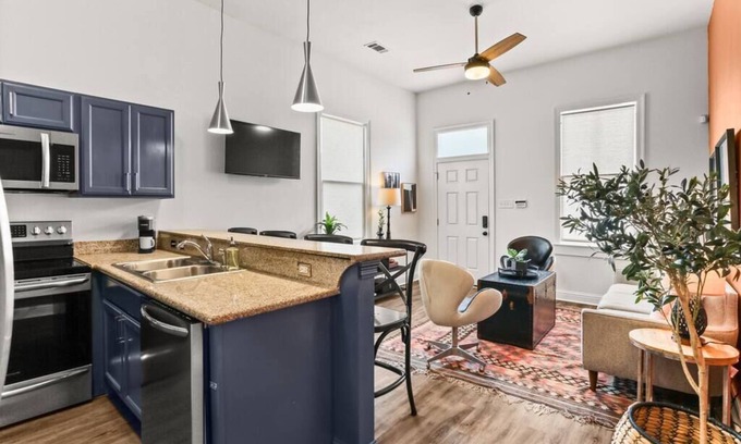Seventh Ward House | Beautiful Mid-City 2 BR Blocks to French Quarter