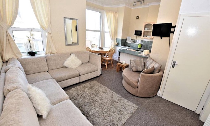 South Shore Apartment | Beautiful modern large family apartment