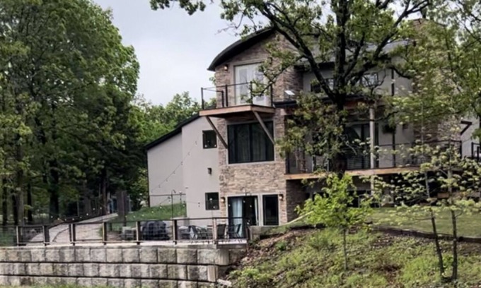 Joplin Villa | Beautiful Modern mountain getaway overlooking water with fountain.