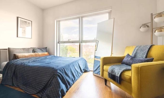 Greenpoint Apartment | Beautiful Modern Studio in Luxury Building
