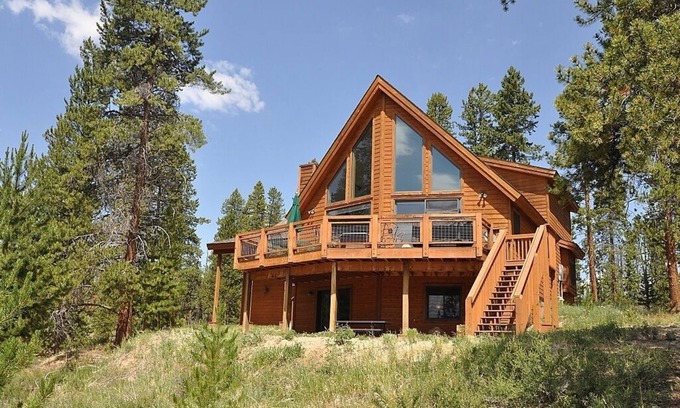 Grand Country Estates House | Beautiful Mountain Lodge-Ski,Hike,Bike,Relax-We Are Close to it All!