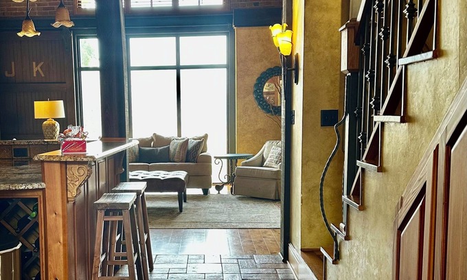 Natchez Condo | Beautiful Natchez Condo one block from the Mississippi River that offers it all.