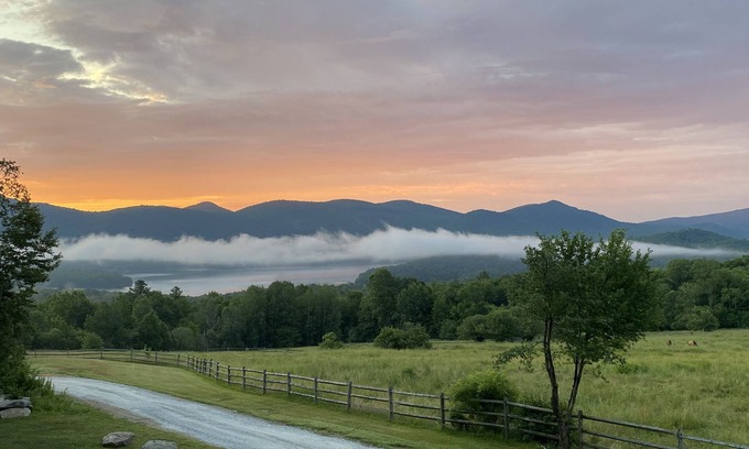 Chittenden House | Beautiful New 5-bedroom Home Near Skiing, Hiking, Golf, Weddings, Lake, Foliage
