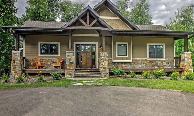 Lake Shore Cabin | Beautiful New Home On Private Lake Across From Gull Lake And Other Local Spots!