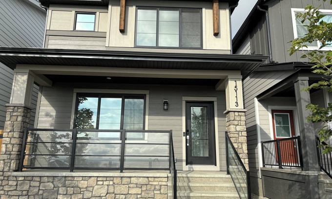 Southwest Calgary House | Beautiful New House in Alpine Park