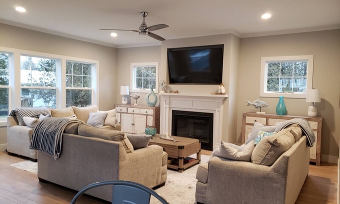 Miami Park House | Beautiful new Lake House Pets & Kids friendly with beach access!